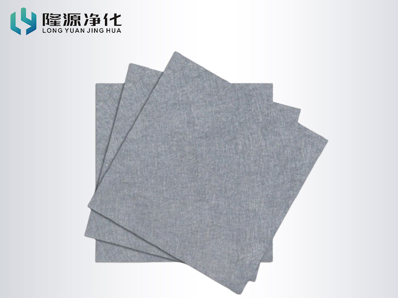 使用烧结毡时纤维丝径对其有何影响？